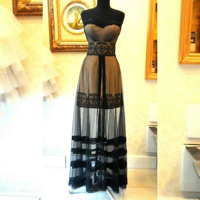 Вишите плаття червоне