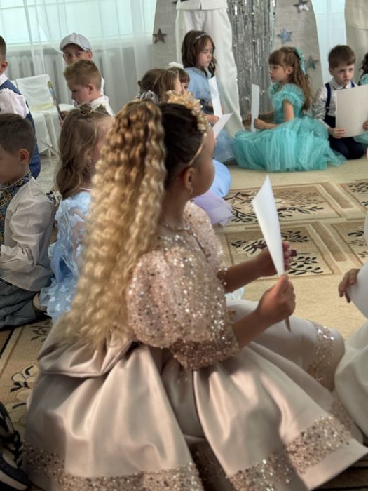 Продам святкове плаття для дівчинки