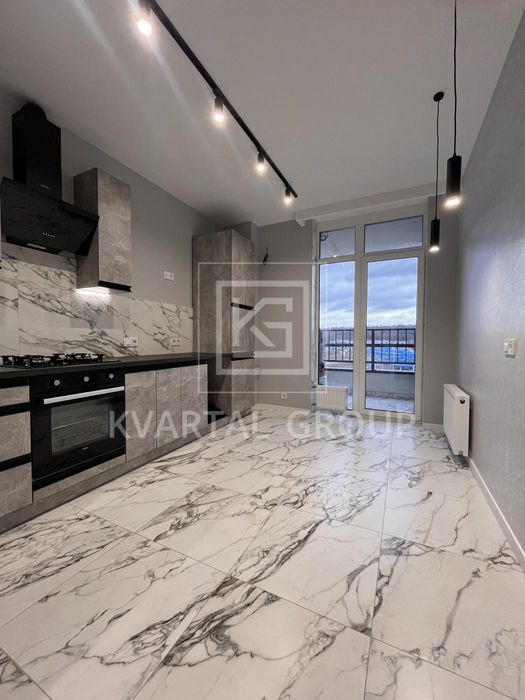 Свіженька квартира на продаж біля Набережної 78000