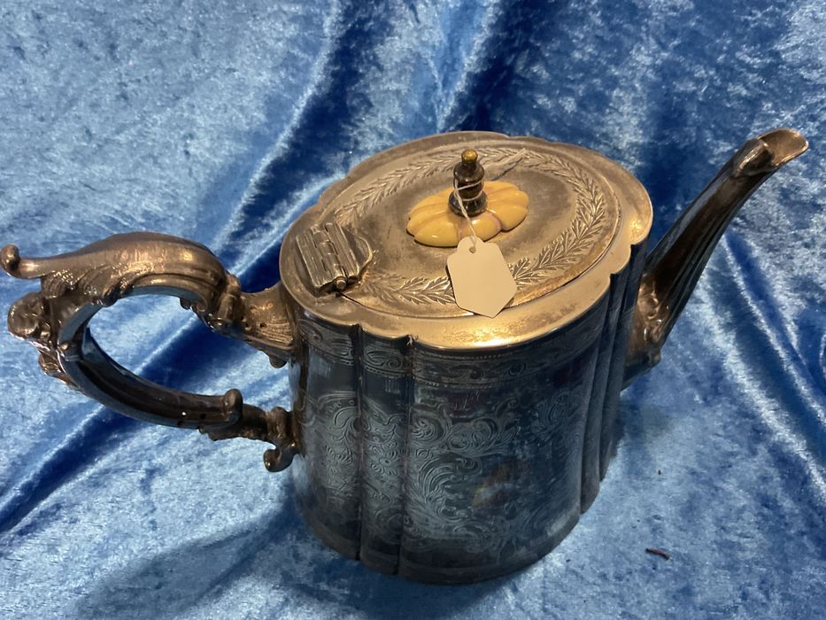 Chaleira casquinha trabalhada vintage inglesa ,anúncios abaixo