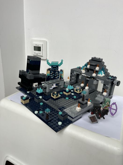 Конструктор 68006 Minecraft "Битва у темній глибині" 582 деталі