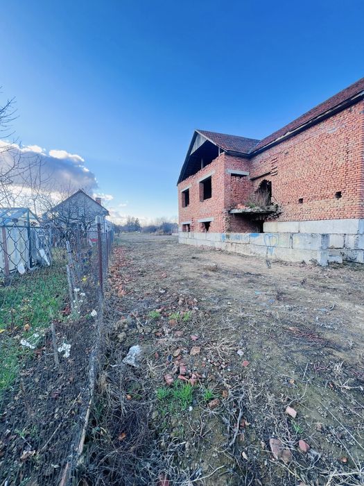 Продаж недобудови на ділянці площею 12 сот! В чудовому районі!