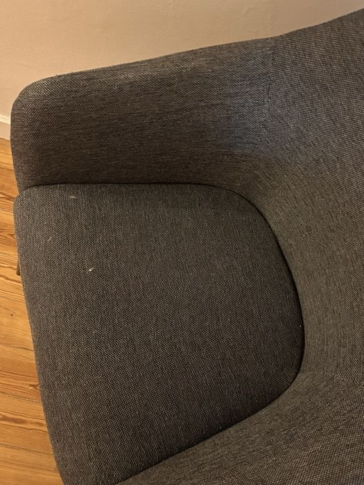 Cadeira IKEA TOSSBERG (Cinzento Escuro / Pernas Pretas) – Bom Estado