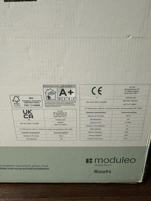 Jedno opakowanie paneli winylowych Moduleo