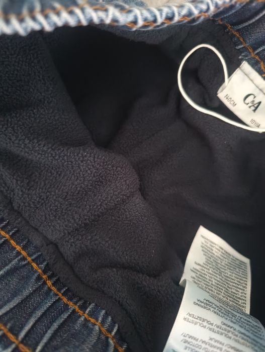 Spodnie jeansowe joggery ocieplane na polarku r.140 c&a