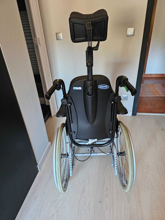 Cadeira de rodas Invacare Rea Clematis 39