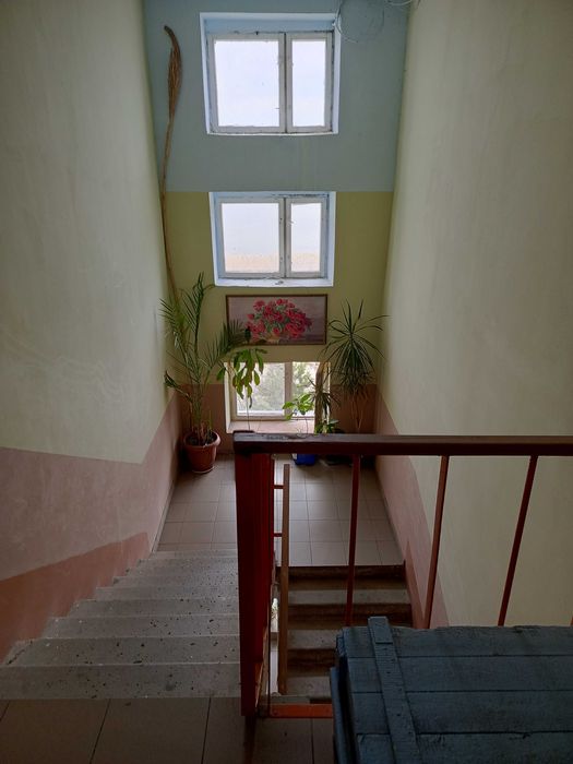 Продаю 5 комнатную квартиру в центре пгт Таирово.