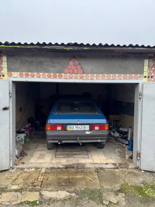 Гараж в Авіаторі