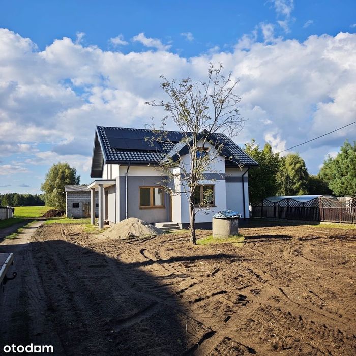 Wolnostojący dom z garażem na wsi