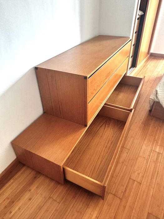 Mobilia de quarto de casal em Carvalho