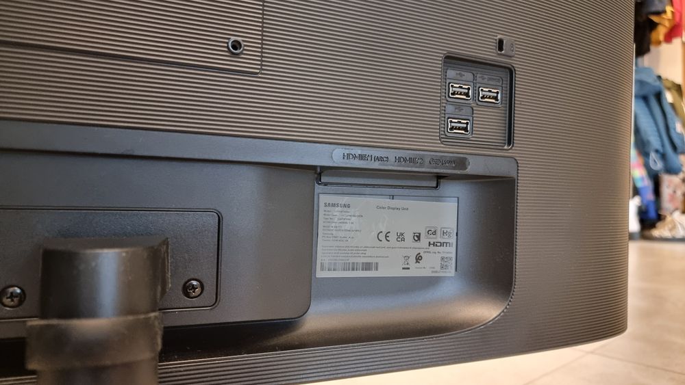 Monitor 32" Samsung S32BM700UU  4K  z funkcją SMART