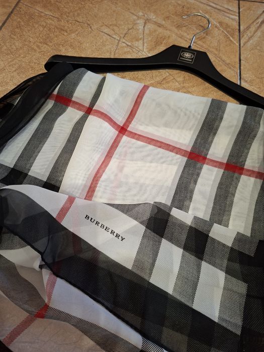 Burberry szalik logowany