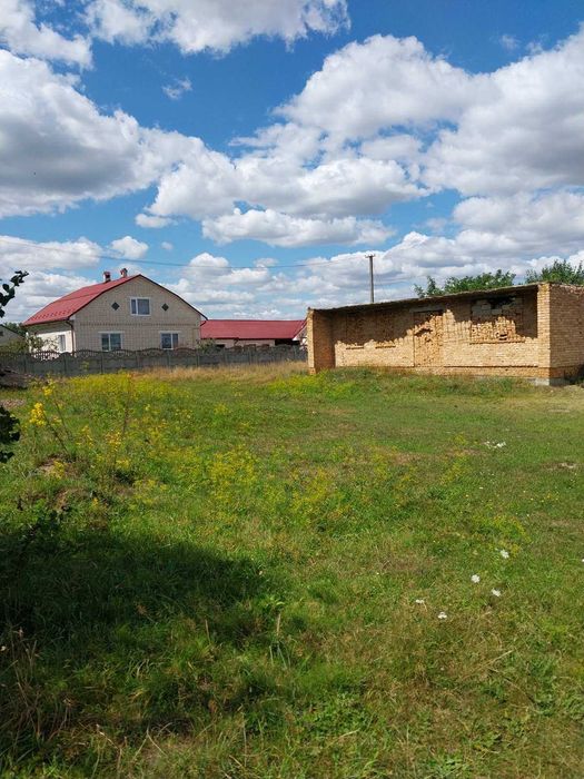 незавершене будівництво та земельна ділянка 60 сот., с. Малі Нагірці