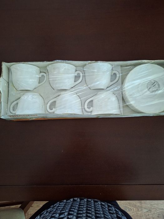 Nowe 6 filiżanek ze spodkami