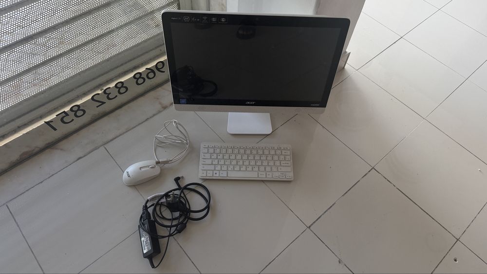 Computador Acer branco