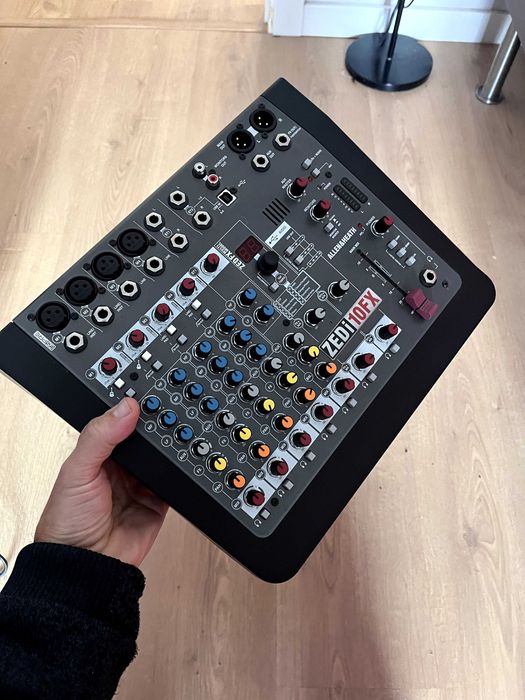 Mesa de mistura Allen & Heath ZEDi-10 FX