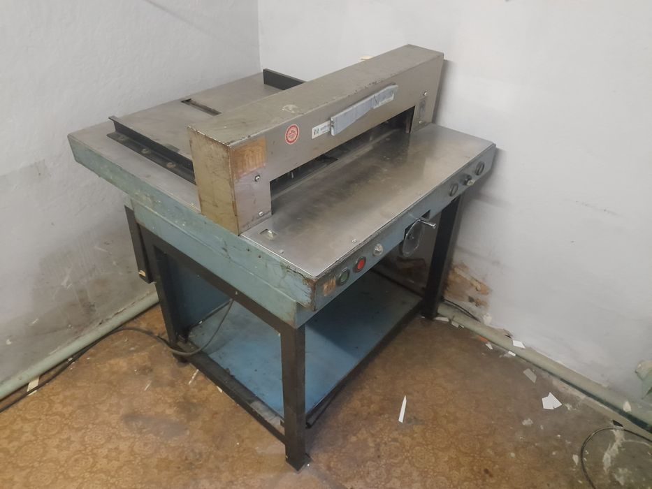 Gilotyna do papieru introligatorska K67 Elektryczna