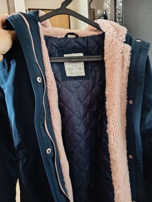 Fotos casaco impermeável com gorro pelúcia