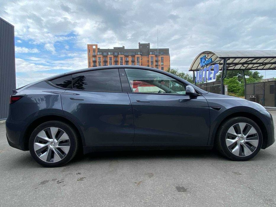Tesla Model Y Long Range Dual motor 2023