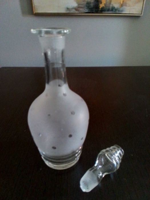 Jarra, garrafa e açucareiro, em vidro, antigos