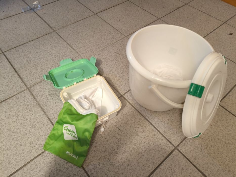 Balde Tots Bots + Caixa Cheeky Wipes