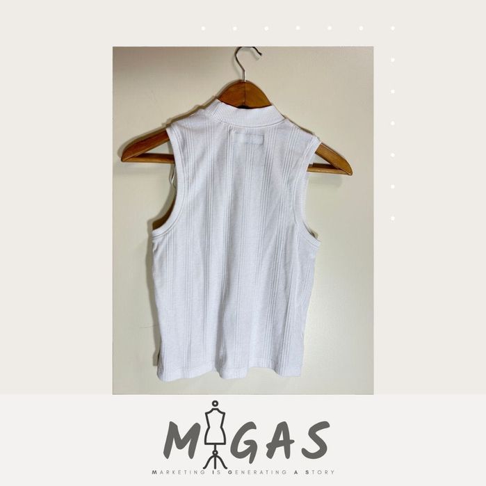 Top com gola halter Lefties