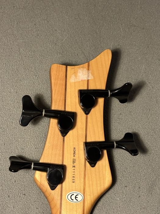 Gitara basowa Dean Edge 4 aktywne humbuckery