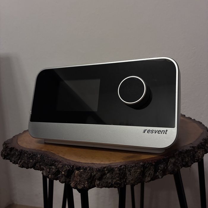 aparat do leczenia bezdechu sennego Resvent iBreeze 20A AutoCPAP + NOWA maska M uzywane kilka razy!!