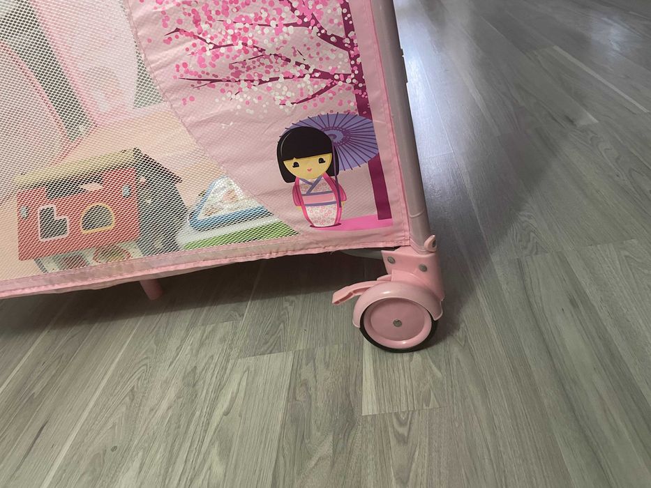 Parque de Bebé Rosa em Excelente Estado