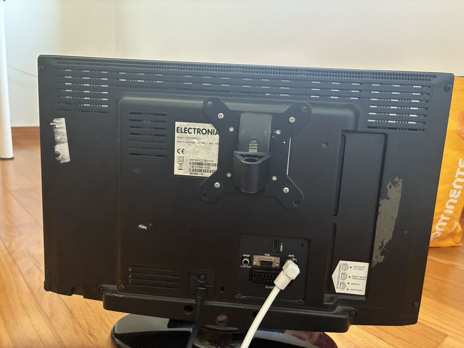TV electronia de 20 polegadas com suporte de parede
