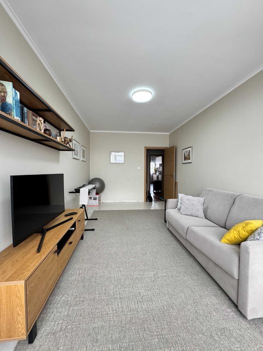 Apartamento T2 totalmente mobilado à venda na Rua Aquilino Ribeiro, 24