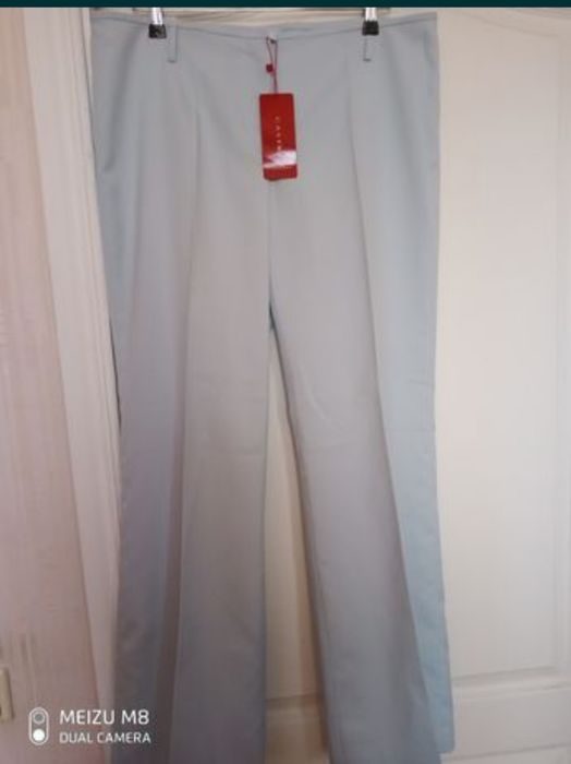 Жіночі брючні костюми Castro.