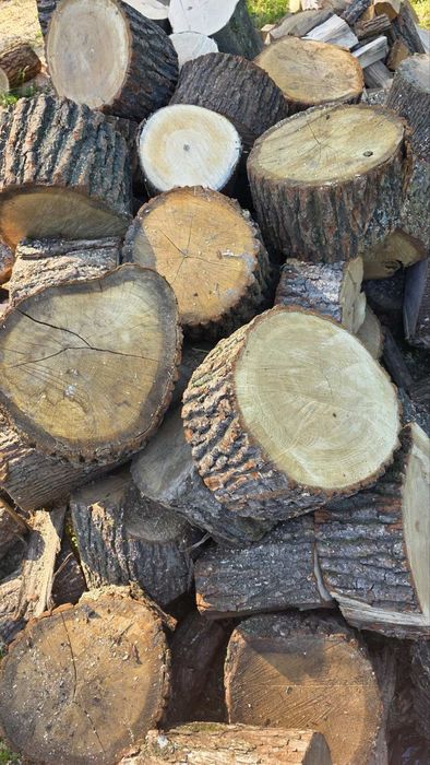 Дрова рубані чурки колоди
