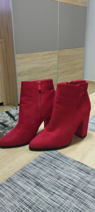 Czerwone buty na obcasie nowe Rozmiar 41
