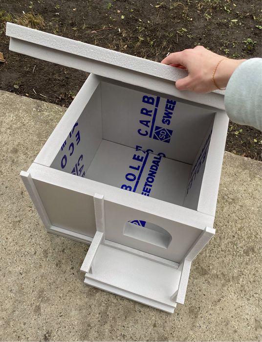 Тёплый домик для котов. Уличная будка. Зимняя будка для животных.