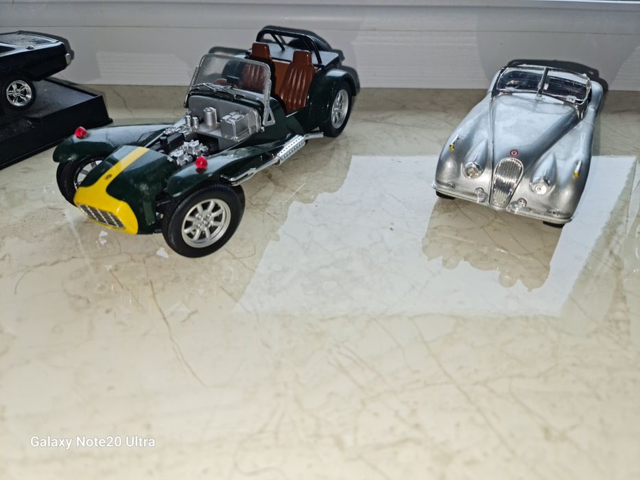 Burago 1/24 моделі