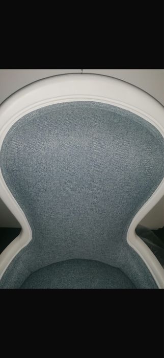 Cadeirao branco e cinza