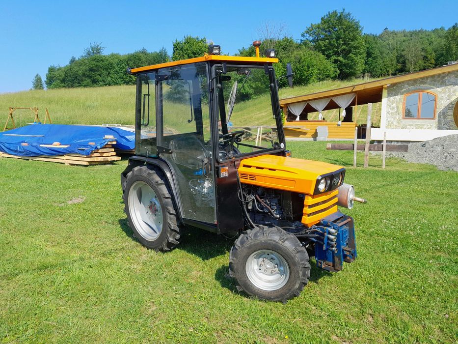 KUBOTA B8200 4X4