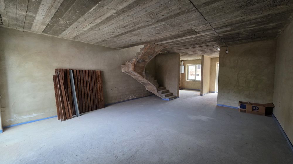 Продається зданий таунхаус на Роші