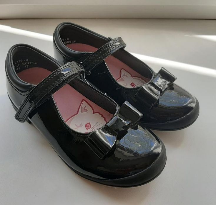 Шкіряні, лаковані туфлі