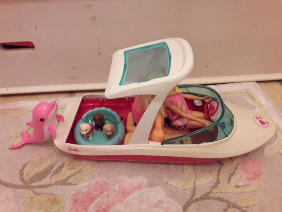 Barbie jacht z pieskami
