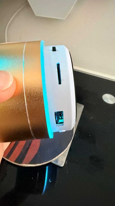 Mini Coluna Bluetooth Portátil – Led RGB – Como Nova