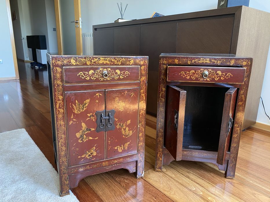 Par mesas orientais (Chinesas)madeira Maçiça-lacado vermelho-Vintage.