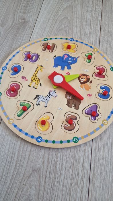 Relógio de brincar em madeira_COMO NOVO