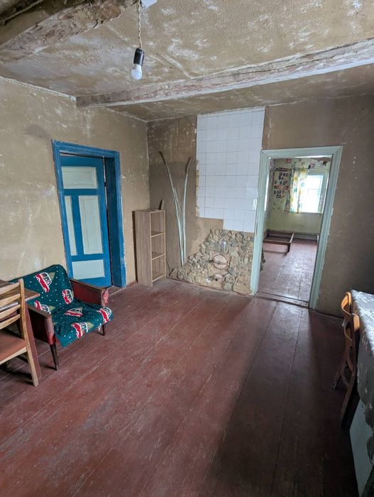 Продаж будинку не далеко від центру та річки смт. Володарка