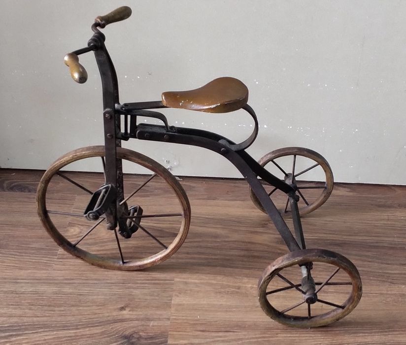 Stara zabawka rowerek