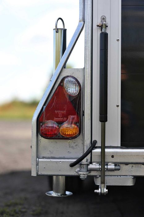 Atrelado de carga e transporte moto caixa fechada