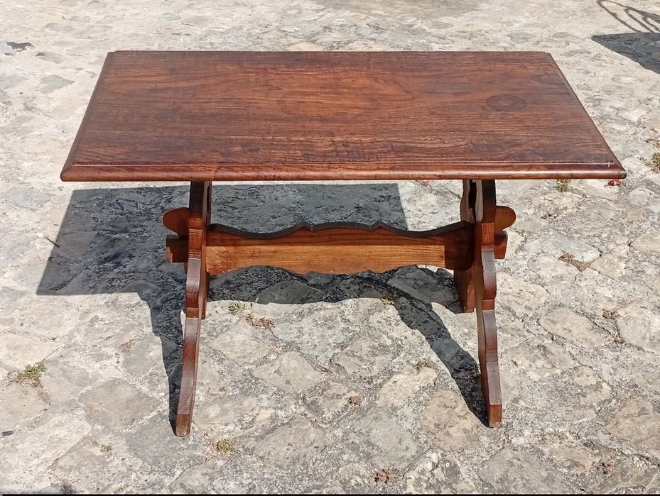 Mesa de apoio em madeira