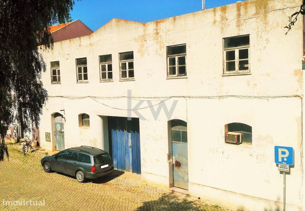 Prédio antigo e bem estruturado para remodelar em vários Apartamentos.