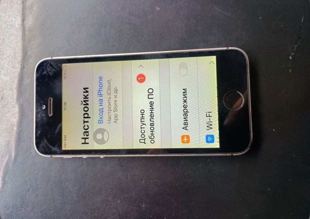 Продам мобільний телефон IPhone SE
